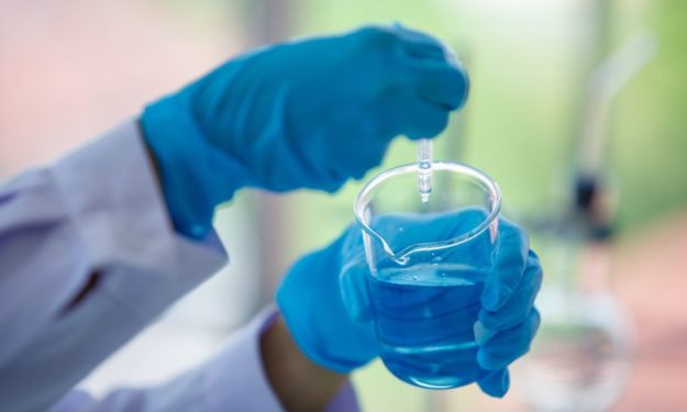 The Difference Between Organic & Inorganic Chemistry